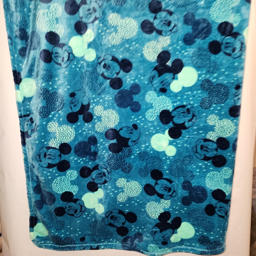 Disney New The Big One Blue Mickey Mouse Plush Blanket. 5ft×6ft.
